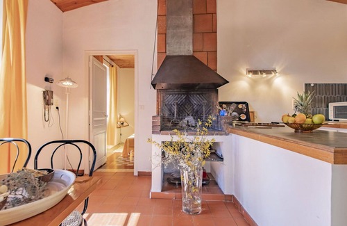 Puimichel Villa | Cosy apartment in villa for 2 guests with WIFI, patio, pets allowed and panoramic view