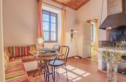Puimichel Villa | Cosy apartment in villa for 2 guests with WIFI, patio, pets allowed and panoramic view