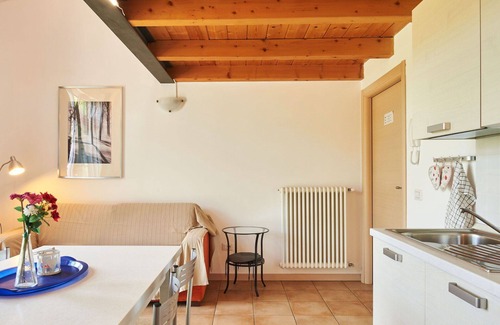 Consiglio di Rumo House | Cosy apartment in villa for 4 guests with A/C, WIFI, TV, patio, pets allowed and parking