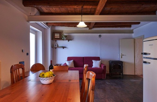 Bellano House | Cosy apartment in villa for 6 guests with WIFI, TV, patio and pets allowed