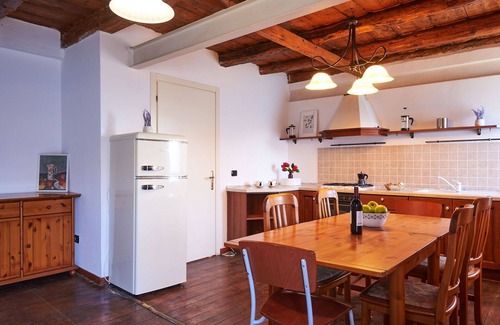 Bellano House | Cosy apartment in villa for 6 guests with WIFI, TV, patio and pets allowed