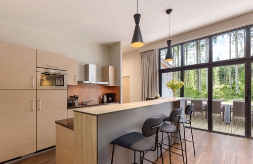 Hattigny House | Cosy apartment in villa for 10 people with WIFI, hot tub, pool, TV and terrace