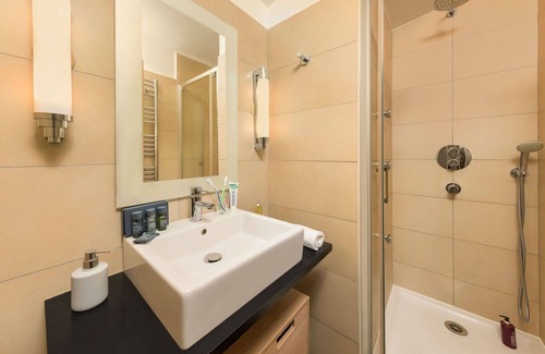 Hattigny House | Cosy apartment in villa for 10 people with WIFI, hot tub, pool, TV and terrace