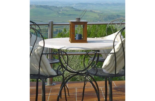 Orciatico Villa | Cosy apartment in villa with WIFI, pool, TV, terrace, pets allowed, panoramic view and parking