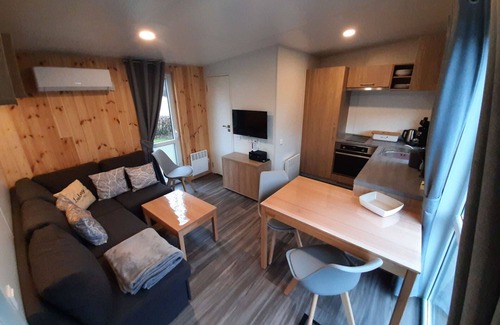 Wemding House | Cosy apartment in villa for 4 guests with WIFI, A/C, TV, terrace and parking
