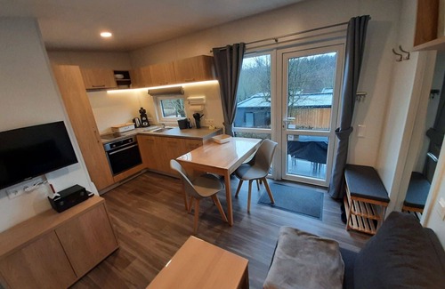 Wemding House | Cosy apartment in villa for 4 guests with WIFI, A/C, TV, terrace and parking