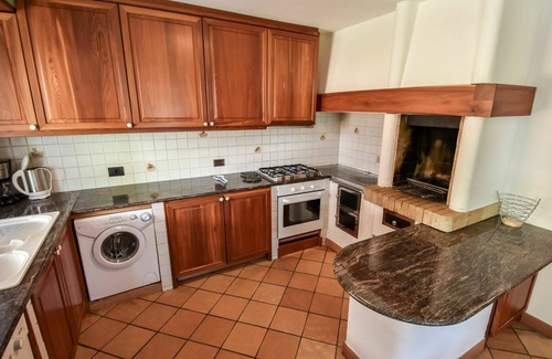 Penia House | Cosy apartment in villa for 8 guests with WIFI, TV, balcony, pets allowed and parking