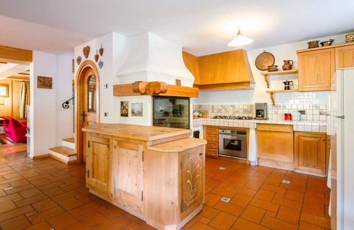 Penia House | Cosy apartment in villa for 5 guests with WIFI, TV, terrace and parking