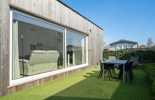 Bredene House | Cosy apartment in villa for 4 guests with A/C, WIFI, TV, terrace and pets allowed