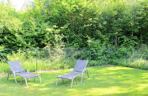Machtlos House | Cosy apartment in villa for 5 guests with pool, TV, terrace and pets allowed