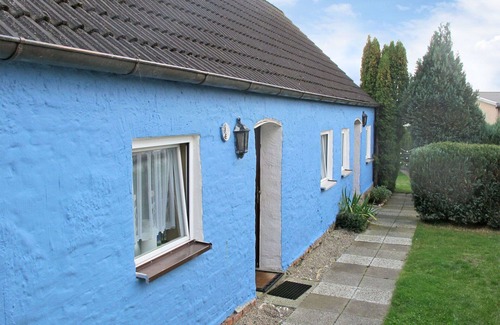 Verchen House | Cosy apartment in villa for 4 guests with WIFI, TV, patio, pets allowed and parking