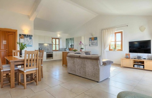Bibali House | Cosy apartment in villa for 5 guests with pool, A/C, WIFI, TV and terrace