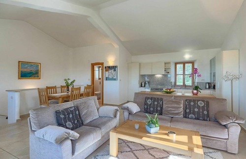 Bibali House | Cosy apartment in villa for 5 guests with pool, A/C, WIFI, TV and terrace