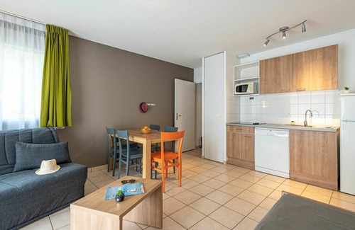 Saumur House | Cosy apartment in villa for 5 guests with internet, pool, TV, terrace, pets allowed and parking