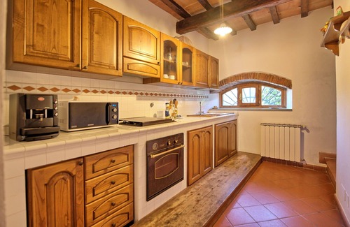 Montebonello Villa | Cosy apartment in villa for 6 people with pool, WIFI, TV, veranda, pets allowed and parking