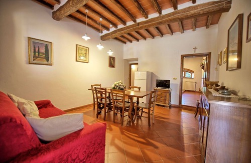 Montebonello Villa | Cosy apartment in villa for 6 people with pool, WIFI, TV, veranda, pets allowed and parking