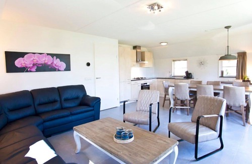 Noordoostelijk van Schaarsbergen House | Cosy apartment in villa for 8 guests with pool, WIFI, TV and terrace