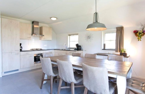 Noordoostelijk van Schaarsbergen House | Cosy apartment in villa for 8 guests with pool, WIFI, TV and terrace