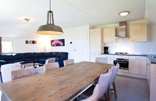 Noordoostelijk van Schaarsbergen House | Cosy apartment in villa for 8 guests with pool, WIFI, TV and terrace