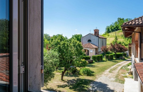 Rocca D'Arazzo Apartment | Cosy apartment for 4 people with WIFI, terrace and parking