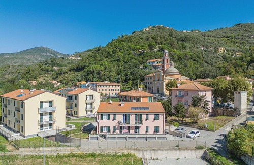 Sestri Levante Apartment | Cosy apartment for 5 guests with A/C, WIFI, TV, patio and pets allowed