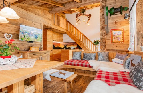 Lofer Apartment | Cosy apartment on farm near ski lift in Lofer