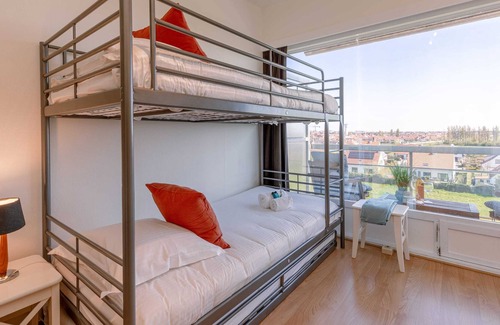 Duinbergen Apartment | Cosy apartment with swimming pool at Laguna Beach
