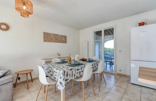 Cogolin Apartment | Cosy apartment with pool, A/C, WIFI, TV, patio, pets allowed, panoramic view and parking