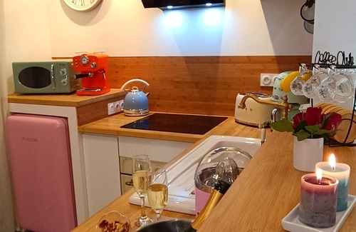 Quartier du chateau Apartment | Cosy apartment with whirlpool bath in bedroom and catamaran net