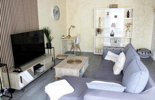 Saint-Priest Apartment | Cosy Appart - Clim - Balcon - Parking - Spacieux T2 - Proche Eurexpo Stade