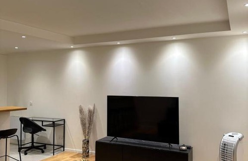 Republique–Point-du-Jour Apartment | Cosy, appartement refait à neuf limite 16