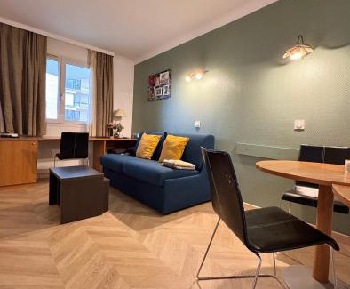 Faubourg de l'Arche Apartment | Cosy Appartement 2P avec Balcon Paris La Défense Parking Gratuit