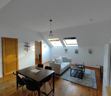Pont-de-L'Arche Apartment | Cosy appartement 2 chambres