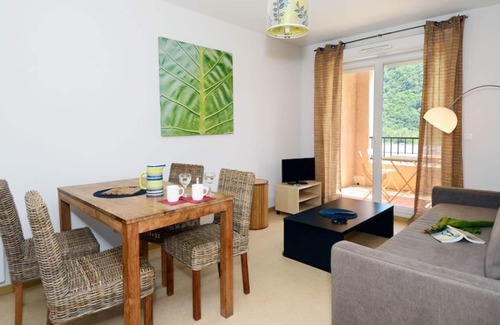 Avene Condo | Cosy Appartement Près du Centre Thermal