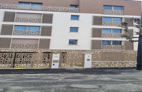 Champigny-sur-Marne Apartment | Cosy Apt with Balcony -6P-Proche Disney/Paris