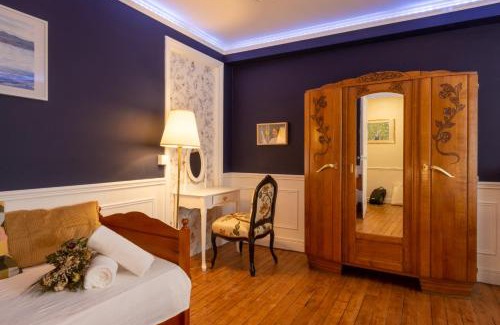 Mont d'Arene Apartment | Cosy Art Gallery