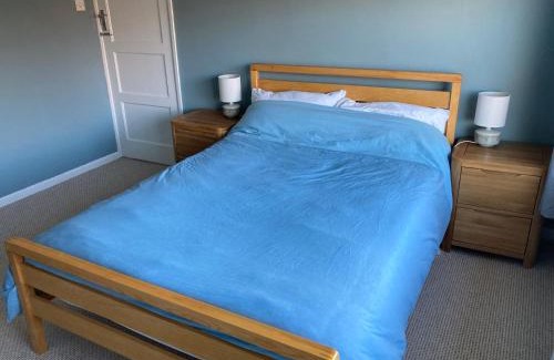 Dundonald House | Cosy at Cumberland - Double room with shared bathroom