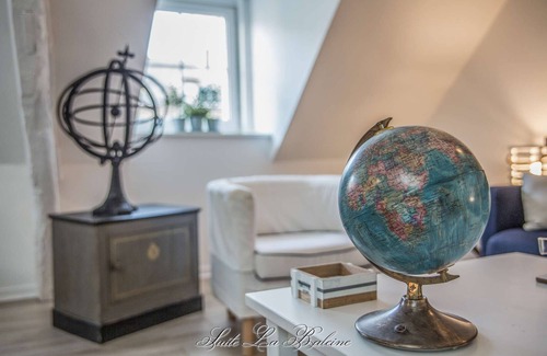 Honfleur Apartment | Cosy attic Apt w/separate bedrm in the heart of Old Honfleur - Suite La Baleine ★