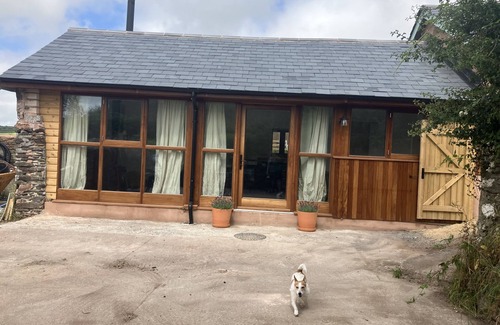 Watchet Bed & Breakfast | Cosy Barn with Courtyard Area