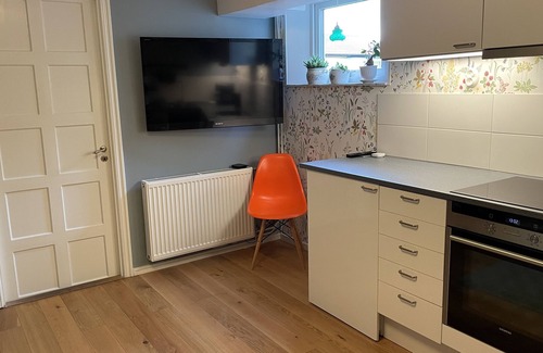 Enskede Apartment | Cosy basement flat in the heart of Tallkrogen - your perfect Stockholm oasis