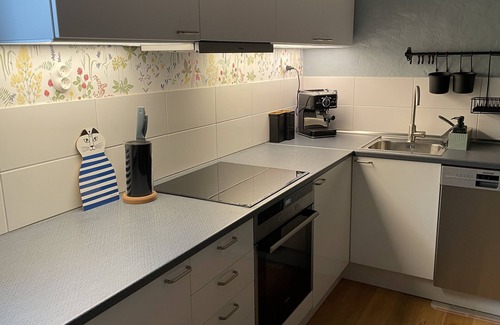 Enskede Apartment | Cosy basement flat in the heart of Tallkrogen - your perfect Stockholm oasis