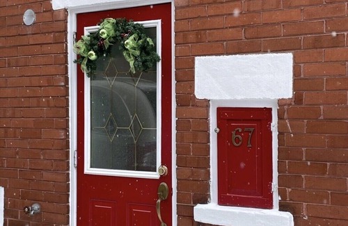 Stratford House | Cosy Basement Suite Steps to river and theatres for one person booking
