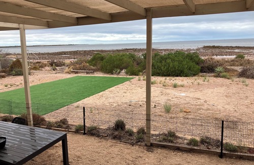 Yorke Peninsula Cabin | Cosy beach-front shack with easy access to everything Port Broughton offers.