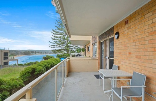 Terrigal Apartment | Cosy Beachside Unit, Short Stroll to the Beach
