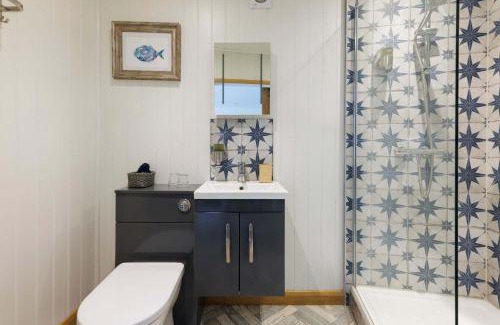 Birdham House | Cosy Cabin Retreat Close to Beaches