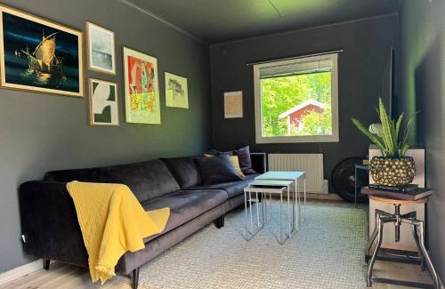 Ljungbyhed House | Cosy cabin w fireplace 3 mins from Söderåsen Park