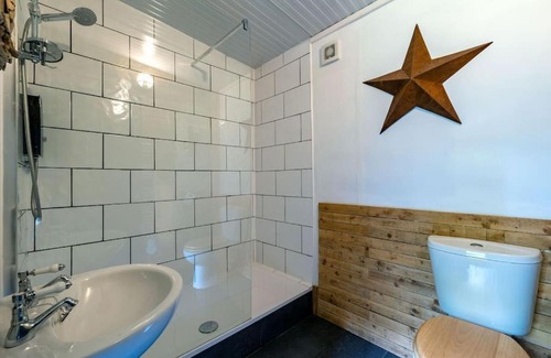 Little Cowarne House | Cosy Cabin with Wildlife & Woodland Views
