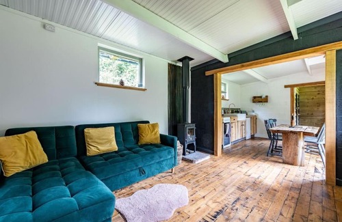 Little Cowarne House | Cosy Cabin with Wildlife & Woodland Views