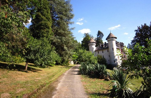 Serrieres-en-Chautagne House | Cosy castle with pool