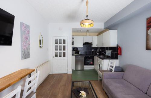 Tollcross Apartment | Cosy Central Apartment by the Meadows 6